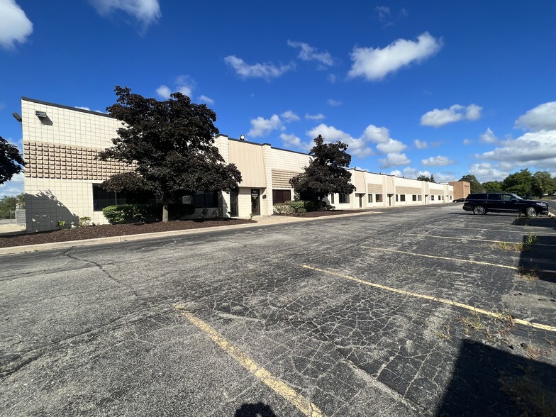 32535-32553 Schoolcraft Rd, Livonia, MI for lease - Building Photo - Image 3 of 11