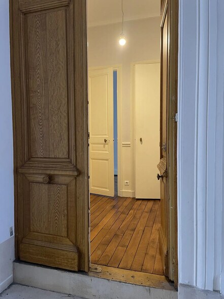 39 Rue De Liège, Paris for lease - Interior Photo - Image 3 of 8