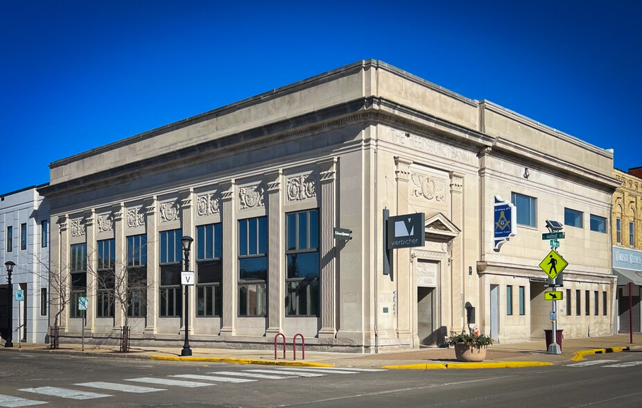 201 E Main St, Reedsburg, WI for lease - Building Photo - Image 1 of 1