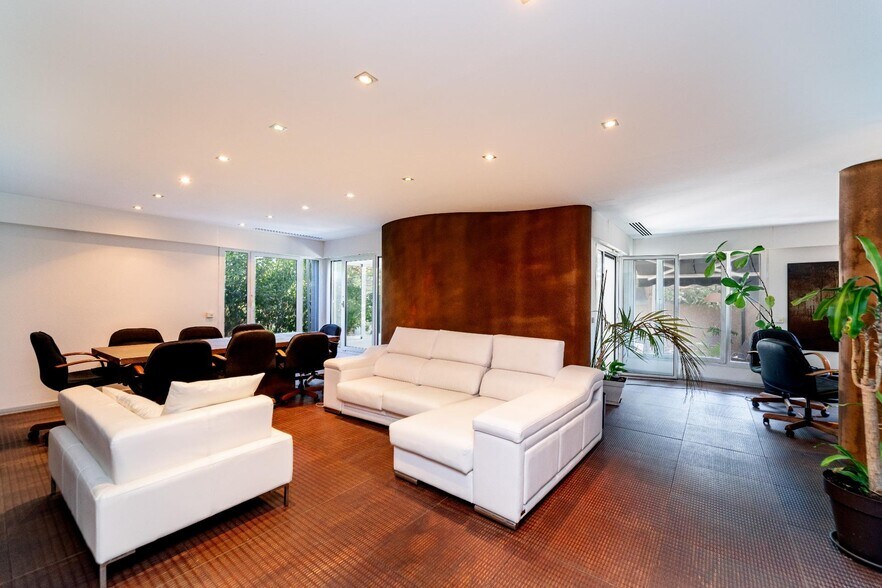 Office in Majadahonda, Madrid for sale - Building Photo - Image 3 of 17