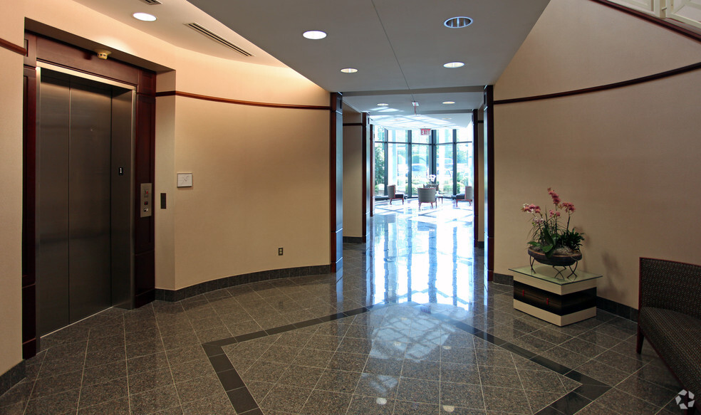 3128 Highwoods Blvd, Raleigh, NC for lease - Lobby - Image 2 of 8