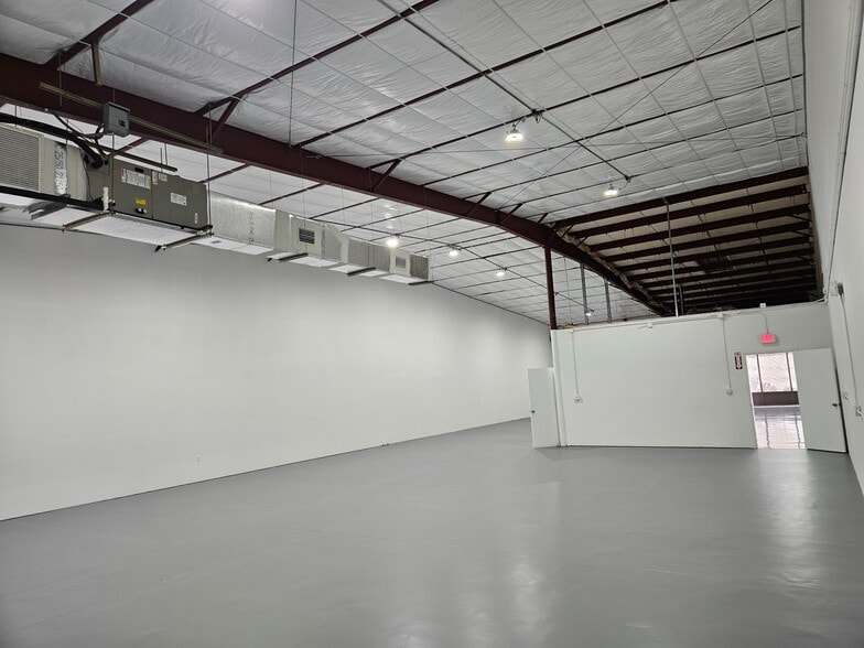 3712-3728 Vineland Rd, Orlando, FL for lease - Interior Photo - Image 3 of 7