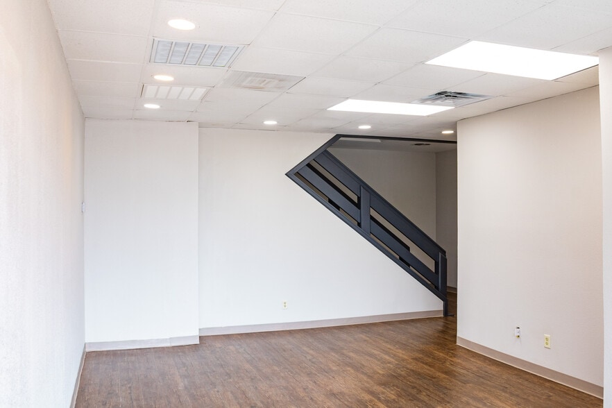 1685 E Washington Ave, Navasota, TX for lease - Interior Photo - Image 3 of 18