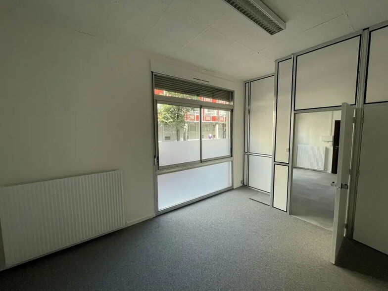 Office in Lyon for sale - Interior Photo - Image 2 of 5