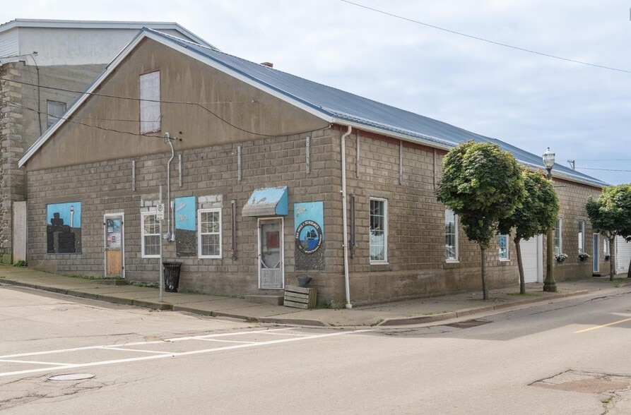 1 Central St, Yarmouth, NS for sale - Primary Photo - Image 1 of 3