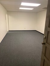 17632 Irvine Blvd, Tustin, CA for lease Building Photo- Image 2 of 4