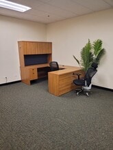 7125 W Gunnison St, Harwood Heights, IL for lease Interior Photo- Image 1 of 5
