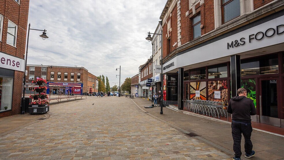 45 Market Pl, Pontefract for sale - Building Photo - Image 3 of 7