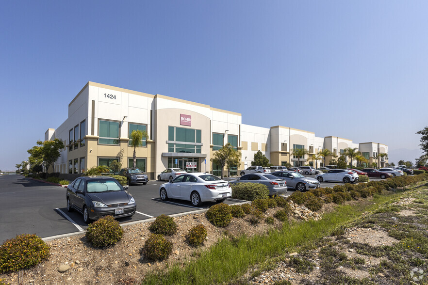 1424 Corporate Center Dr, San Diego, CA for lease - Building Photo - Image 2 of 4