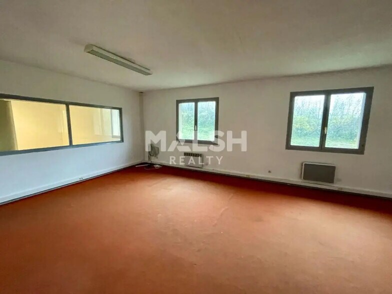 Flex in Saint-Genis-Laval for sale - Interior Photo - Image 2 of 15