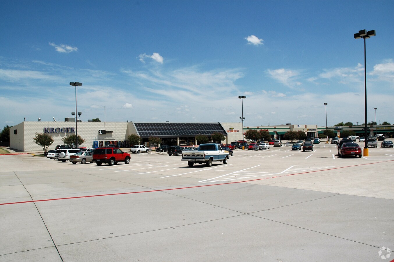 1060 N Main St, Euless, TX 76039