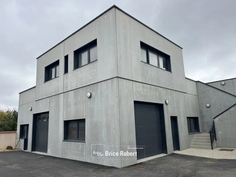 Flex in Villeurbanne for lease - Building Photo - Image 1 of 8