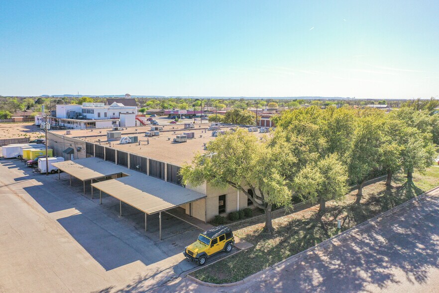 301-305 S Pioneer Dr, Abilene, TX for lease - Building Photo - Image 2 of 27