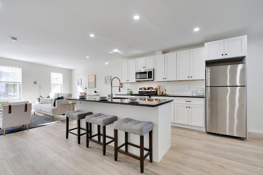 4529 Pulaski Ave, Philadelphia, PA for sale - Interior Photo - Image 3 of 9