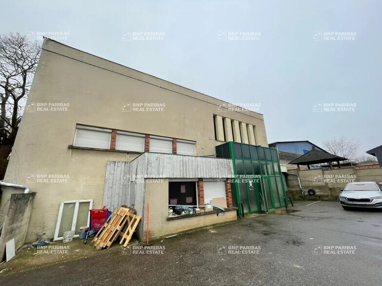 Flex in Chambourcy for sale - Building Photo - Image 1 of 12