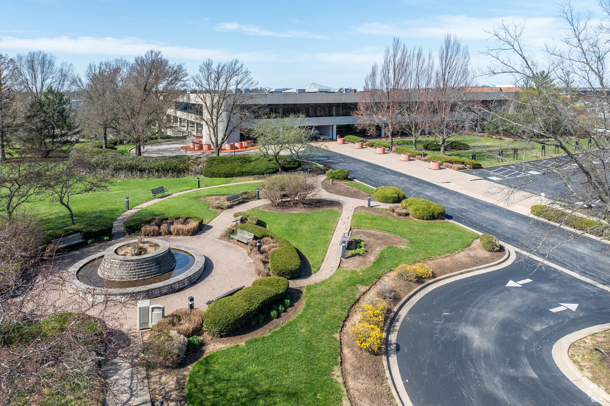 101 Yorkshire Blvd, Lexington, KY for lease Primary Photo- Image 1 of 66