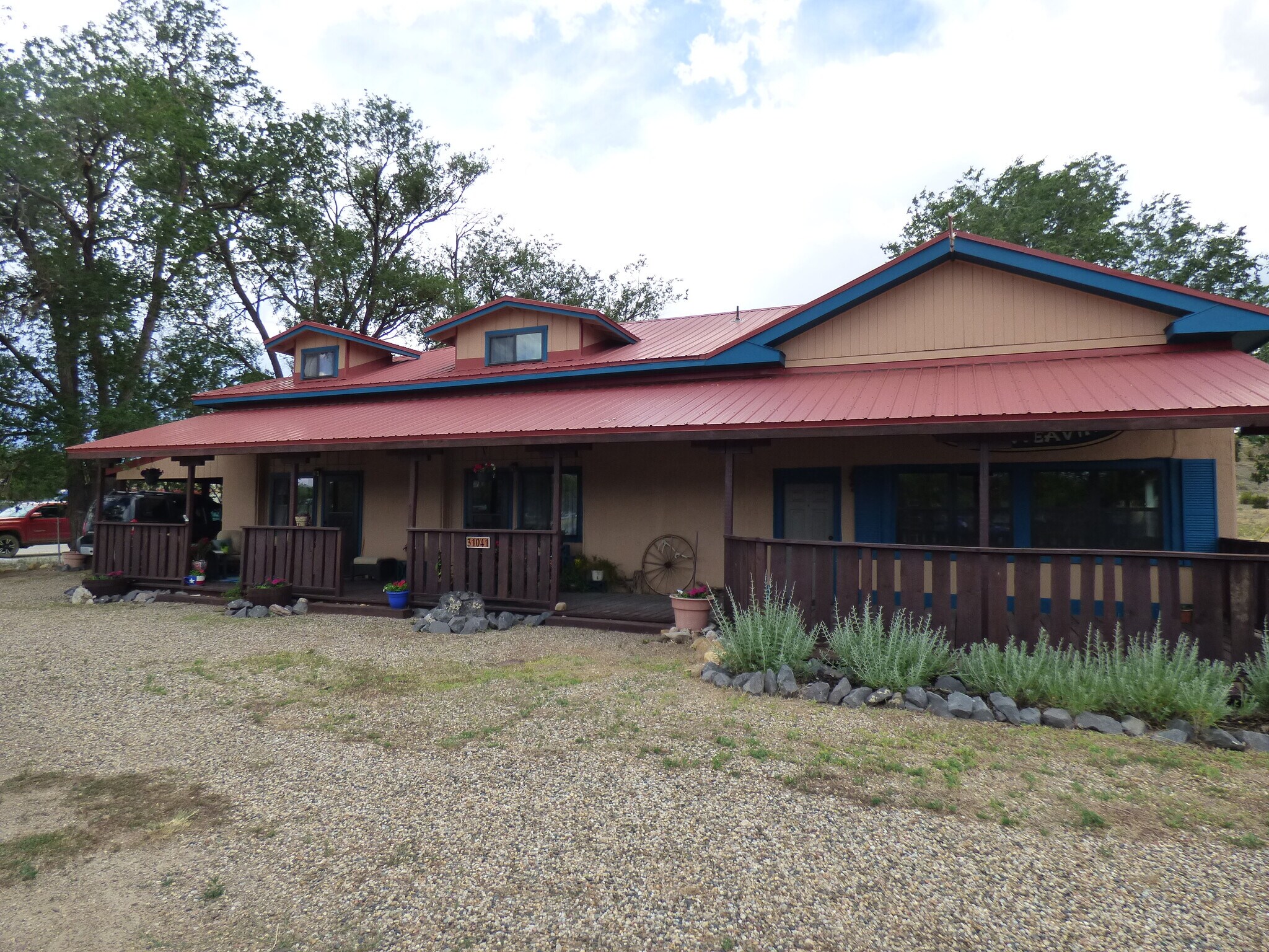 31041 E Hwy. 64, Cimarron, NM for sale Primary Photo- Image 1 of 1