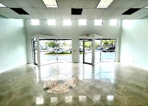 1249 Stirling Rd, Dania Beach, FL for lease Interior Photo- Image 2 of 6