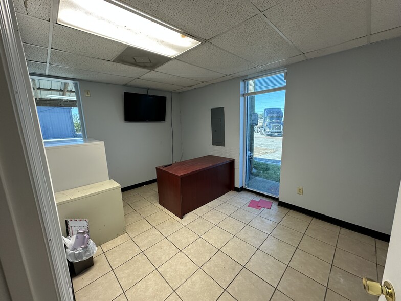 1230 Industrial Park Rd, Columbia, TN for lease - Building Photo - Image 2 of 36