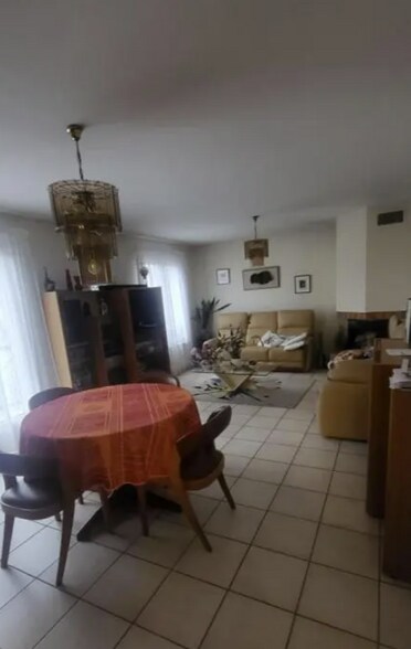 Retail in Saint-Ouen-l'Aumône for sale - Interior Photo - Image 2 of 4