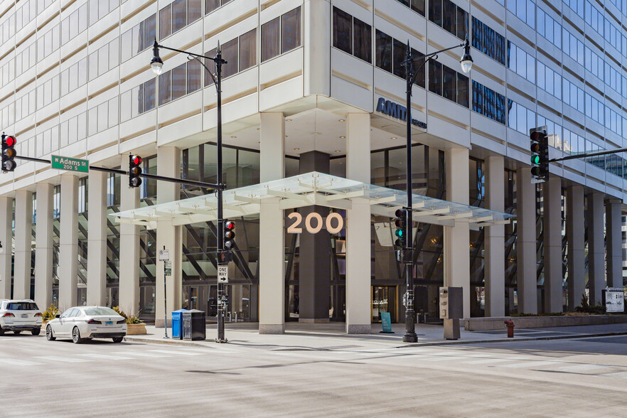 200 S Wacker Dr, Chicago, IL for lease - Building Photo - Image 3 of 36