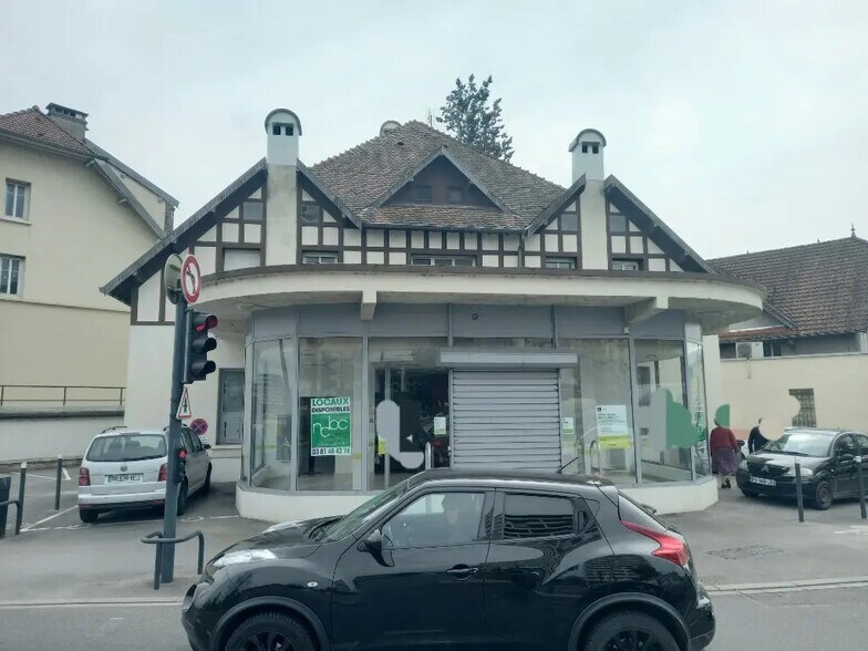 Retail in Besançon for lease - Building Photo - Image 3 of 9