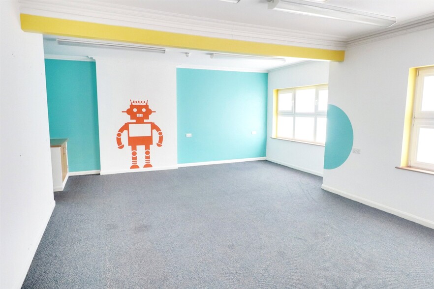 35 The Strand, Bude for sale - Interior Photo - Image 2 of 8