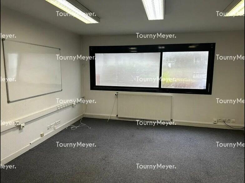 Flex in Orvault for lease - Interior Photo - Image 3 of 6