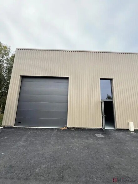 Flex in Honfleur for lease - Building Photo - Image 1 of 5
