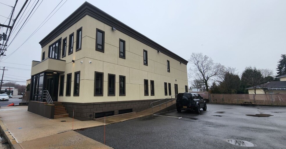 23 Willis Ave, Syosset, NY for lease - Building Photo - Image 2 of 2