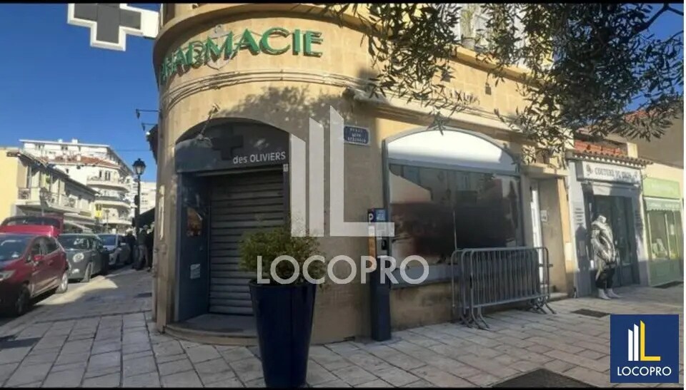 Retail in Cagnes-sur-Mer for lease - Building Photo - Image 1 of 3