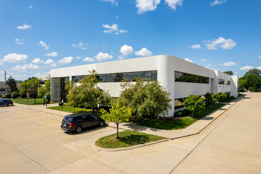 35801-35875 Mound Rd, Sterling Heights, MI for sale - Building Photo - Image 1 of 9