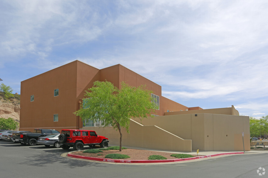 4532 N Mesa St, El Paso, TX for lease - Building Photo - Image 2 of 49