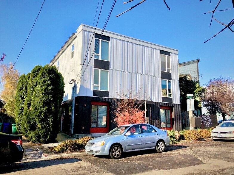 4223 N Massachusetts Ave, Portland, OR for sale - Building Photo - Image 1 of 1