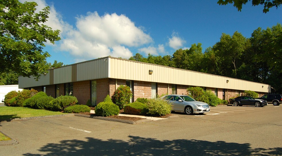 32 Char Dr, Westfield, MA 01085