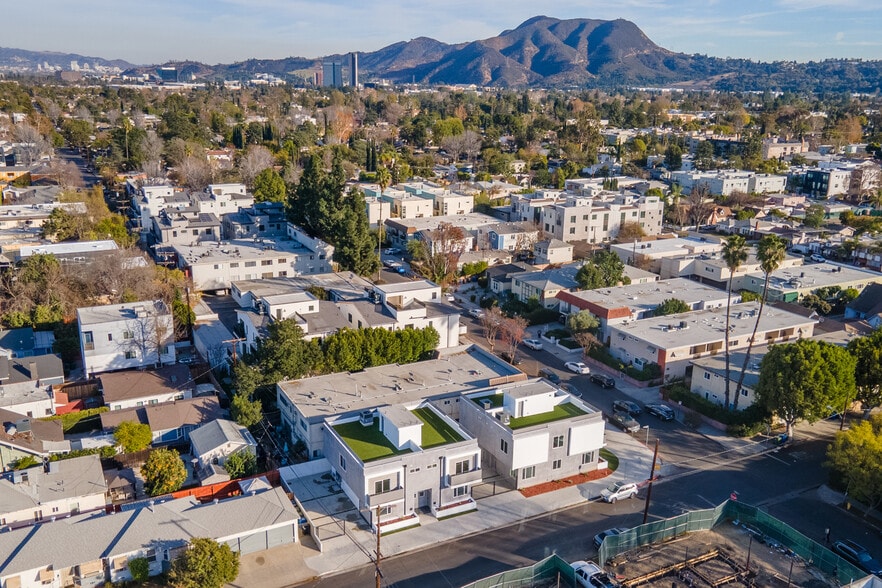 10857 Morrison St, North Hollywood, CA for sale - Building Photo - Image 2 of 24