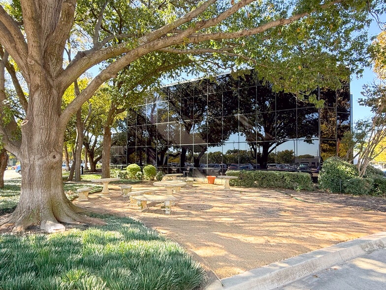 1345 River Bend Dr, Dallas, TX for lease - Building Photo - Image 1 of 19