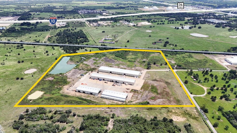 1102 Sealy Rd, Sealy, TX for lease - Building Photo - Image 2 of 7