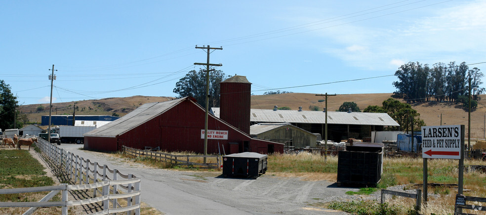 Larsen's feed & 2024 pet supply center