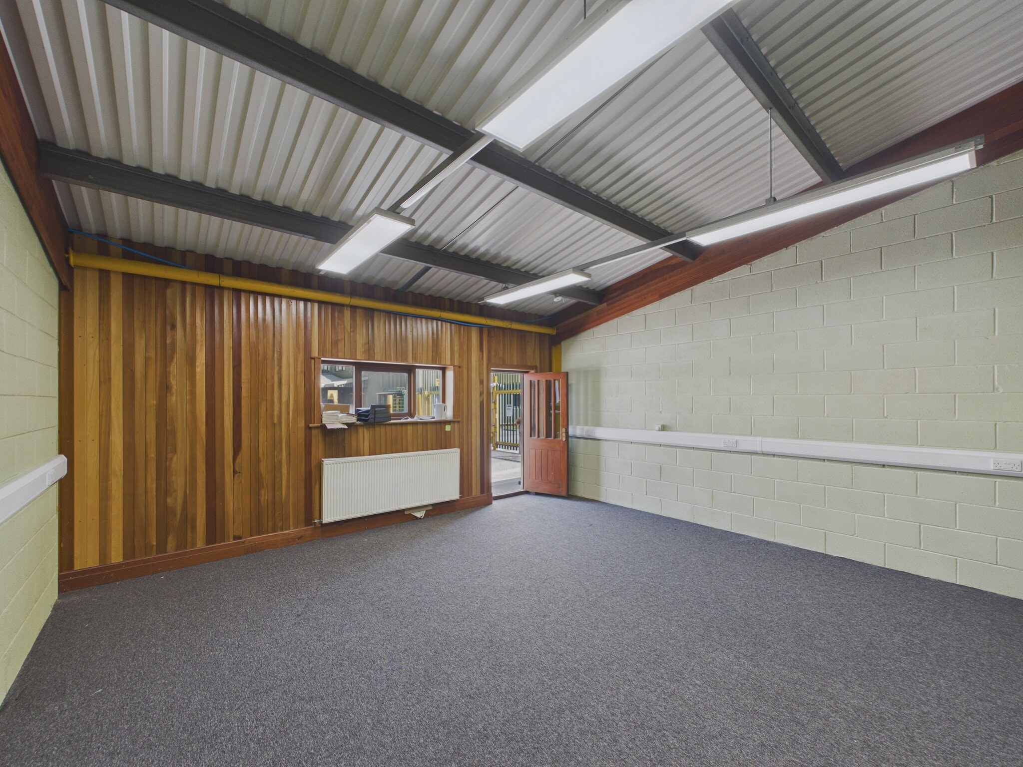 Smokehall Ln, Winsford for lease Interior Photo- Image 1 of 3