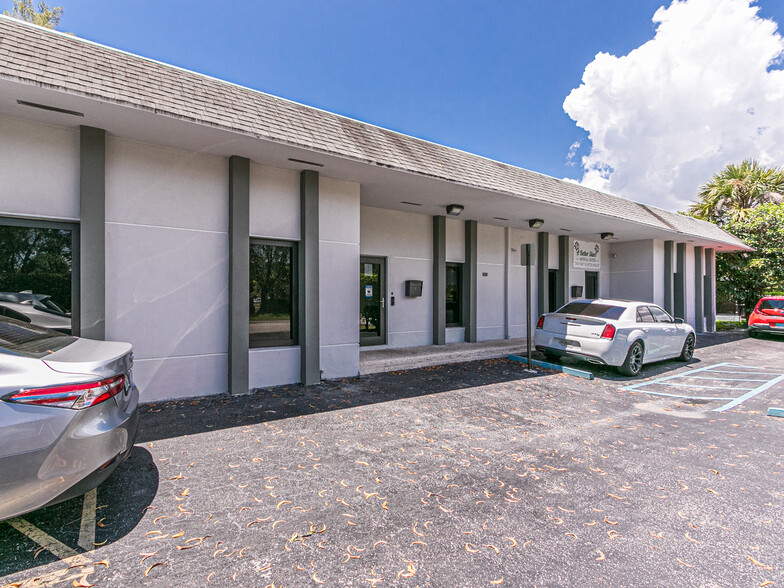 1558 NE 162nd St, North Miami Beach, FL for sale - Building Photo - Image 1 of 1