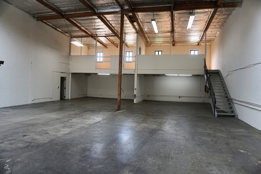 421 Commercial Way, La Habra, CA for lease - Building Photo - Image 2 of 5