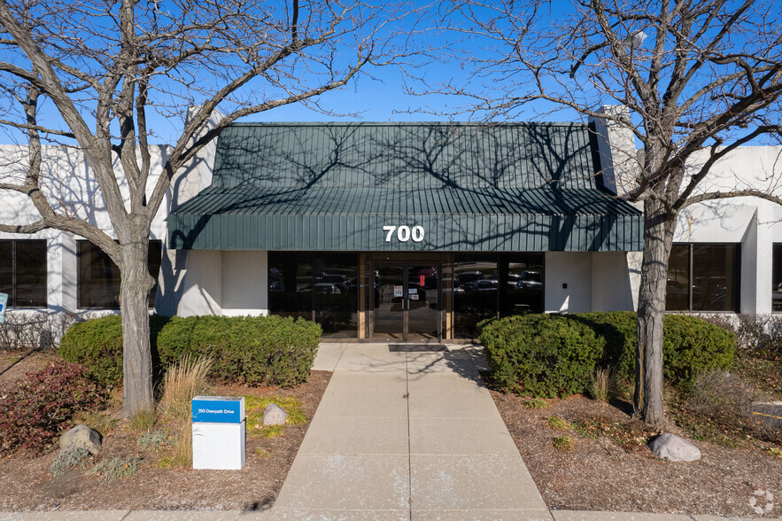 700-702 N Deerpath Dr, Vernon Hills, IL for lease - Building Photo - Image 3 of 6