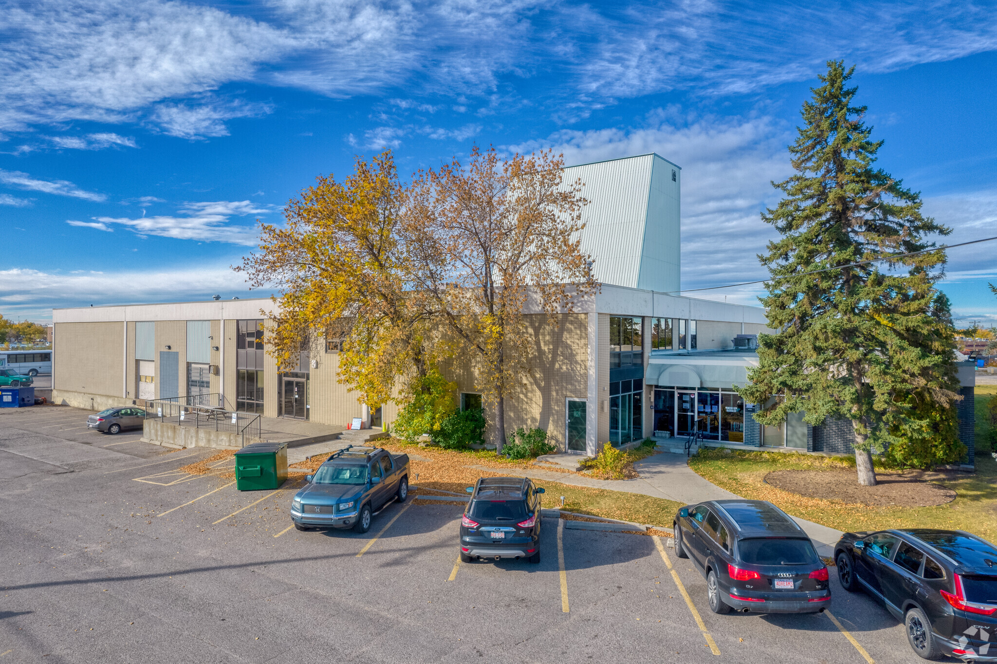 1415 28 St NE, Calgary, AB for sale Primary Photo- Image 1 of 1