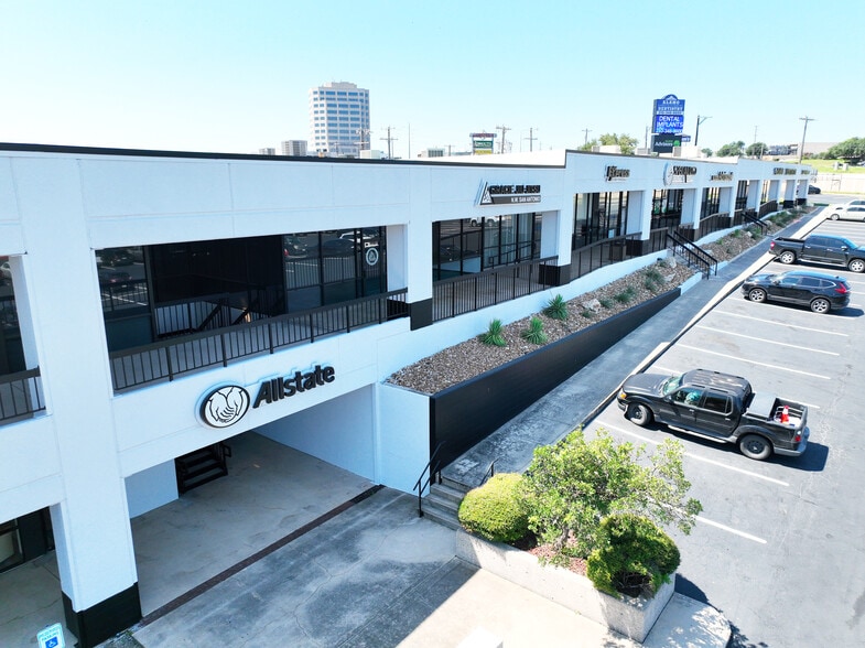 8131 IH-10 W, San Antonio, TX for lease - Building Photo - Image 1 of 12
