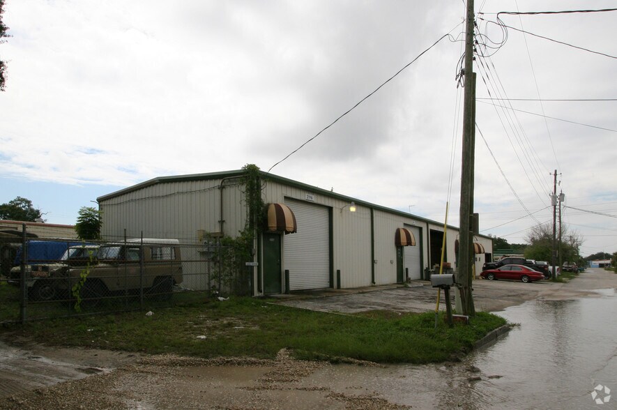 2140-2148 E 20th St, Sarasota, FL for lease - Building Photo - Image 2 of 2