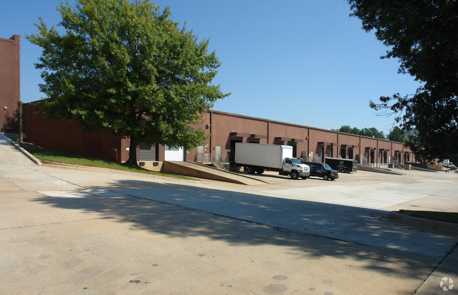 5365 Dividend Dr, Decatur, GA for lease - Building Photo - Image 3 of 6