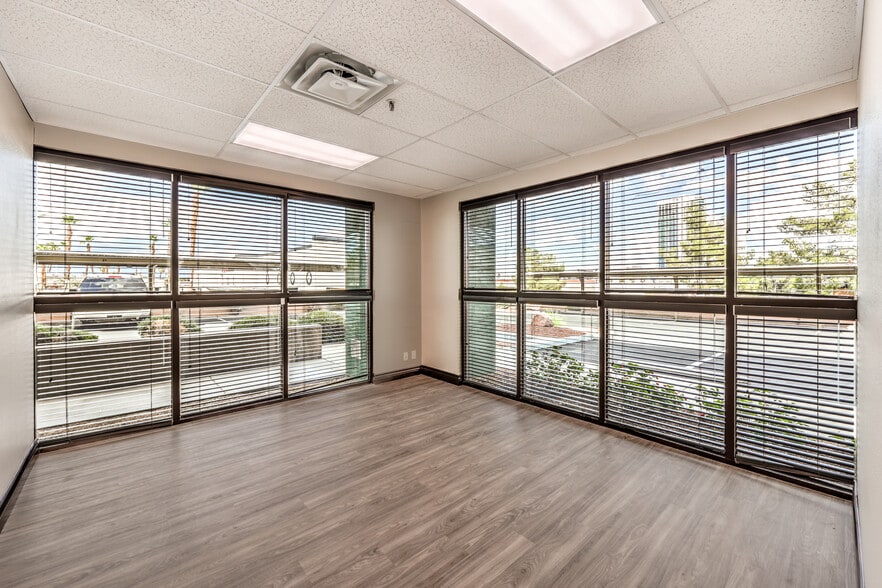 4270 S Decatur Blvd, Las Vegas, NV for lease - Building Photo - Image 3 of 12