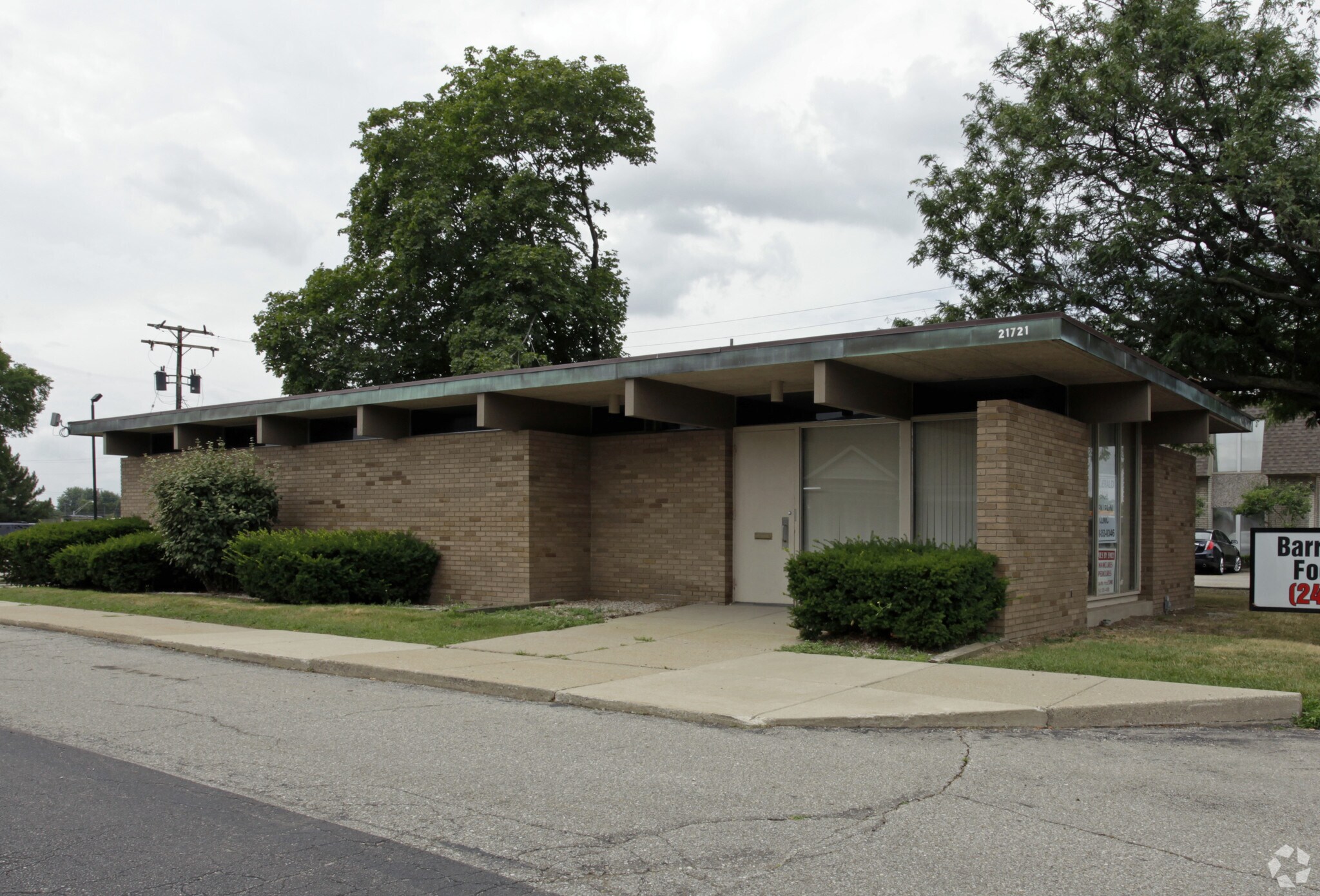 21721 W 11 Mile Rd, Southfield, MI for lease Primary Photo- Image 1 of 2