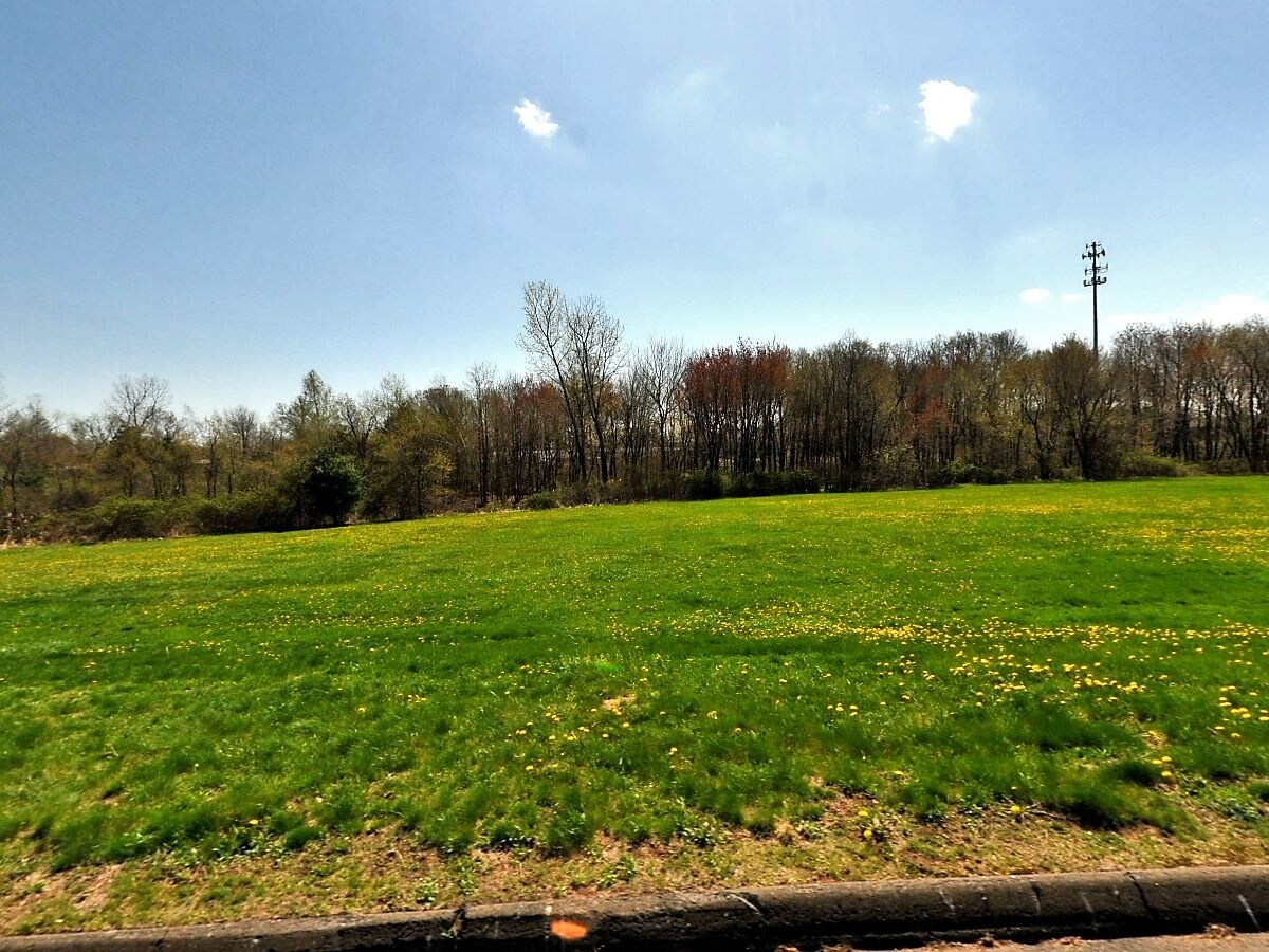 35 Bacon Rd, Enfield, CT for sale Primary Photo- Image 1 of 1